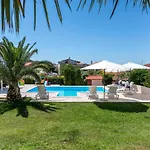 Nice home in Pula w/ Outdoor swimming pool&4 Bedrooms Vakantiehuis *