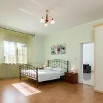 Nice home in Pula w/ Outdoor swimming pool&4 Bedrooms Vakantiehuis