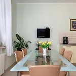 Nice home in Pula w/ Outdoor swimming pool&4 Bedrooms Vakantiehuis