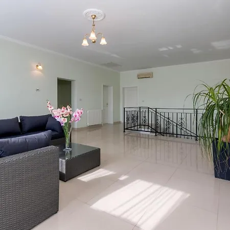 Stunning Home In Pula * 풀라