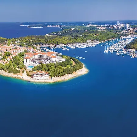 Semesterbostad Beautiful In Pula