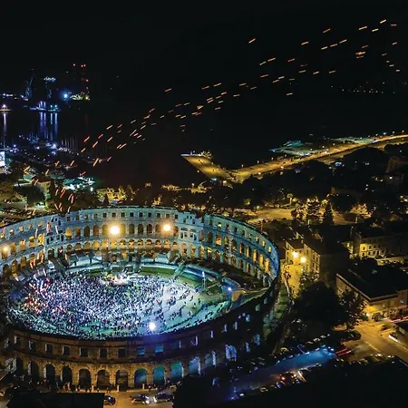 Semesterbostad Beautiful In Pula