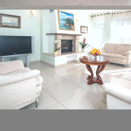 Beautiful In Semesterbostad Pula